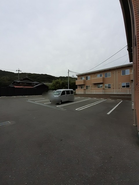 グレイス・カーサ 駐車場