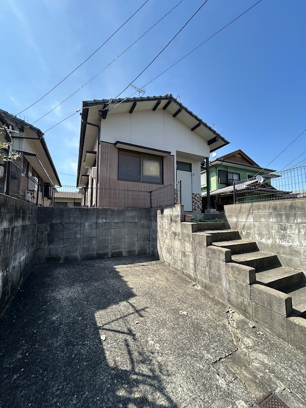 稗田中町F貸家 駐車場