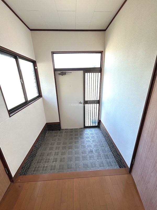 稗田中町F貸家 玄関