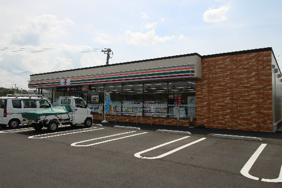 レオパレスカーサ　プラナス コンビニ