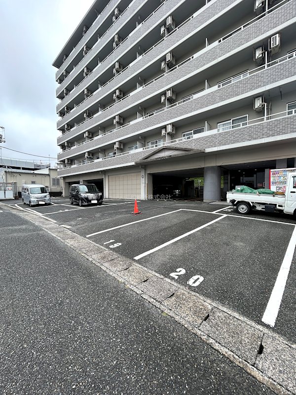 パラディアン一の宮 駐車場