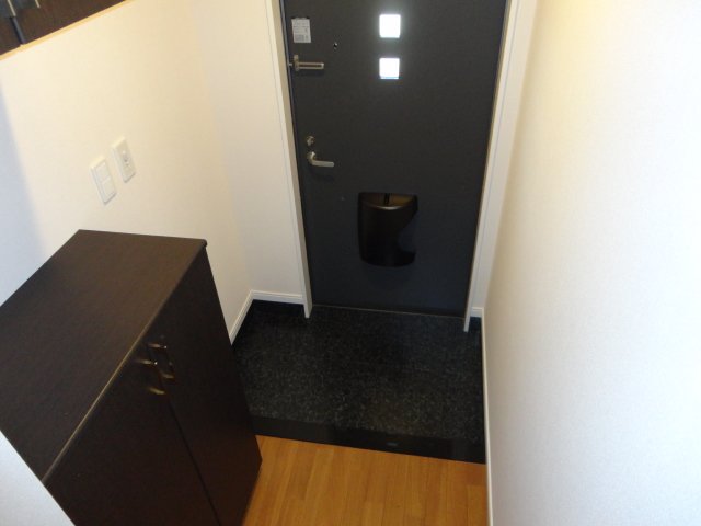 ウィステリア王司３番館 玄関