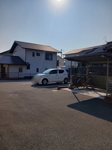 トレディア 駐車場