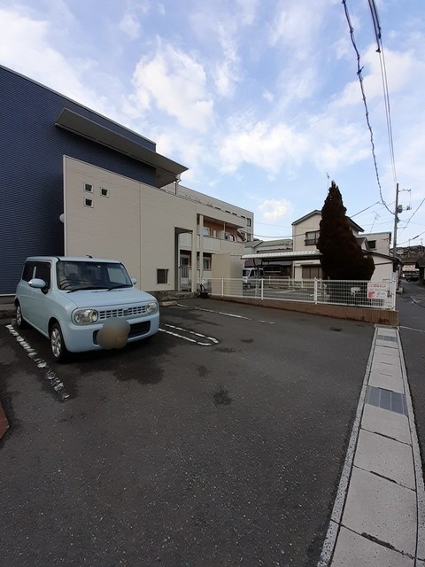ナイツシャトー 駐車場