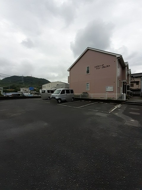ソジャーナ・イン・クレスト 駐車場