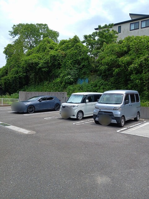 レジデンス宮の内 駐車場
