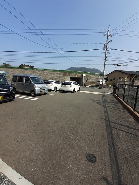 エテルノ・ソーレ 駐車場