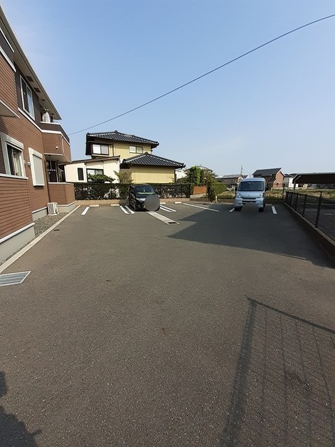 サニーレジデンス　Ⅲ番館 駐車場