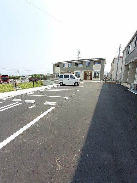 エム・ワイ　ポポラⅡ 駐車場