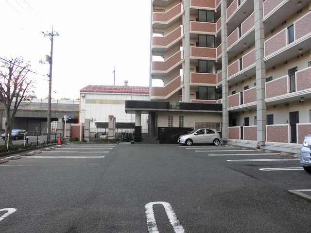 ガーデンパレス秋根 駐車場