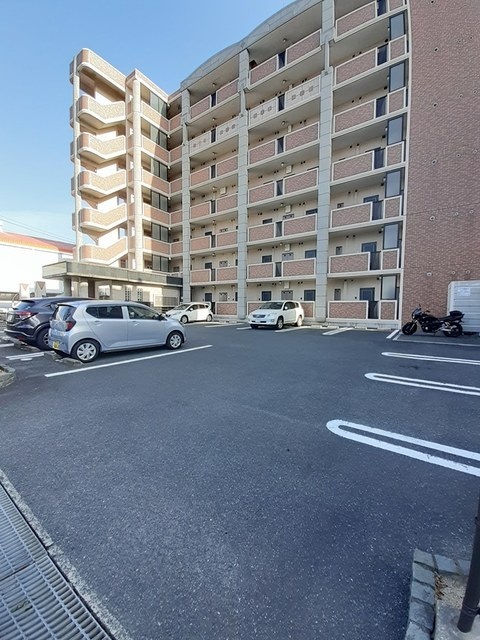 ガーデンパレス秋根 駐車場