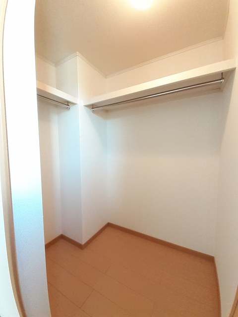 勇駿Ⅱ番館 収納