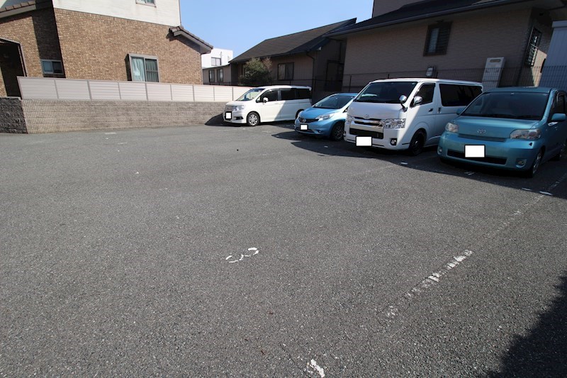 アドラブール 駐車場