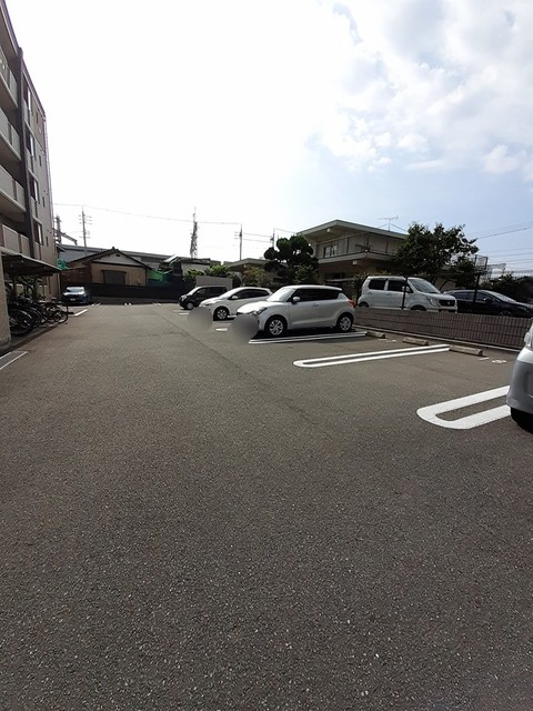 ラフレシール秋根 駐車場
