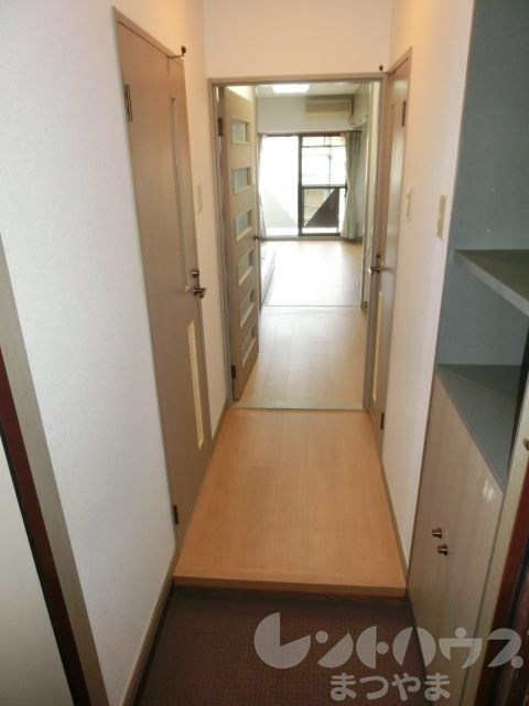 メモリー竹原 玄関