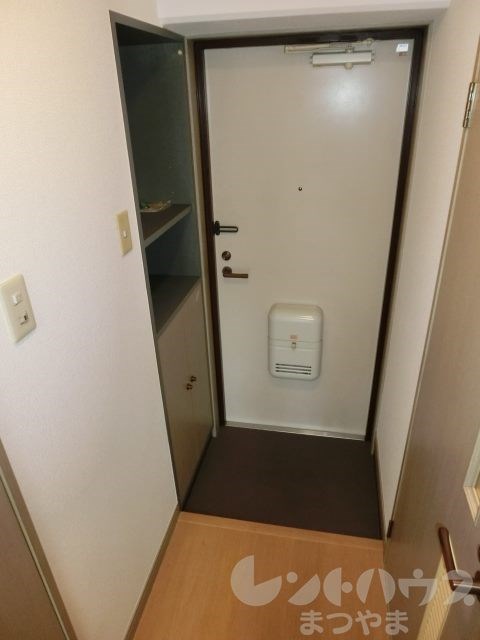 メモリー竹原 玄関
