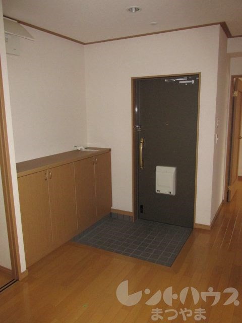 プレジール道後 玄関