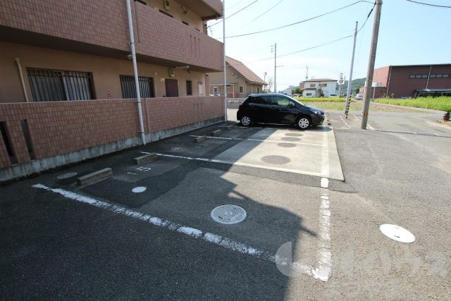 ユーミー乃万Ⅱ 駐車場