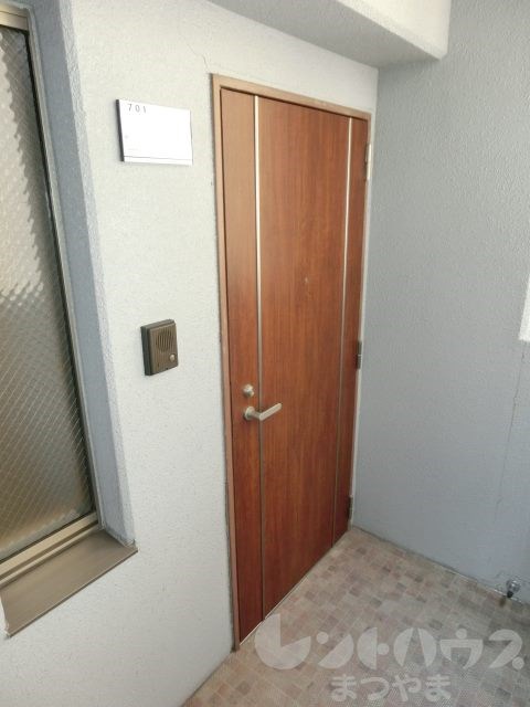 イルパラッツォ萱町 玄関