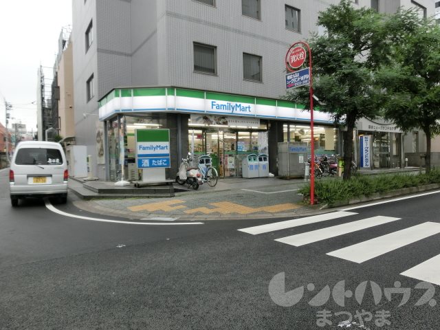 ヴァレーレ県庁前 コンビニ