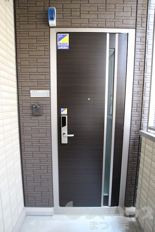 カンパーナ勝山 玄関