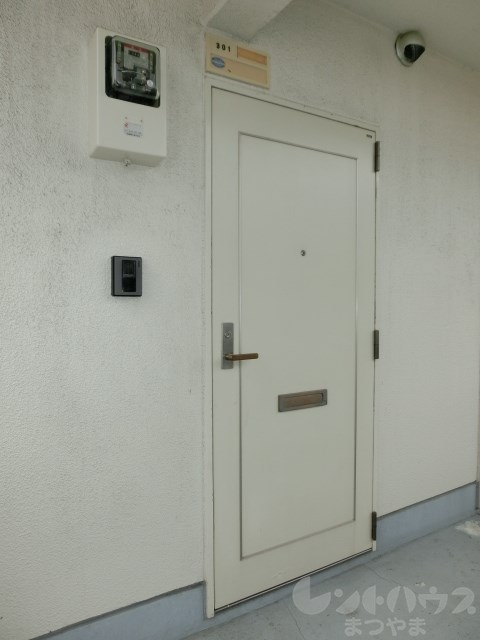 リバーサイド中村 玄関