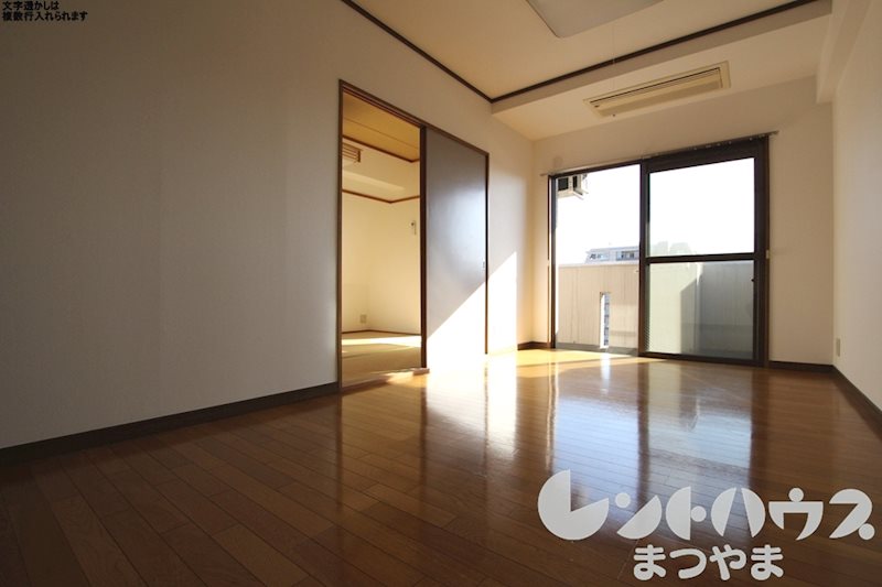 ロイヤルアネックス喜与町 リビング