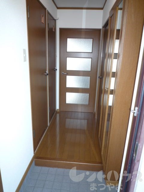 コンフォルト室町 玄関