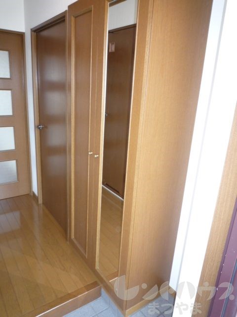 コンフォルト室町 玄関