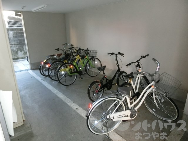 ジャンヌ喜与町 その他