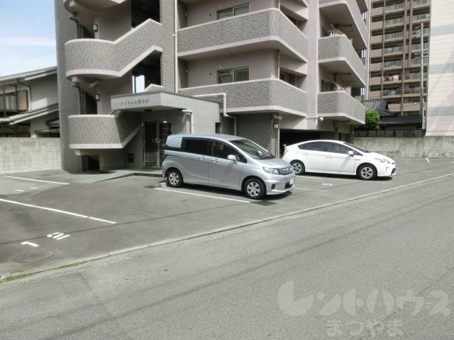 メゾンMB喜与町 駐車場
