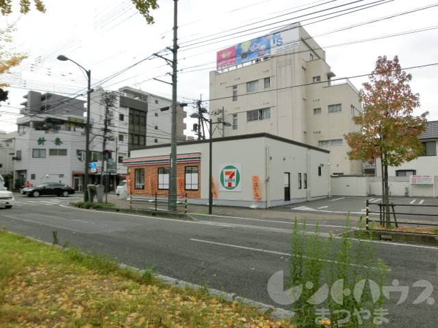 スリースターズマンション コンビニ