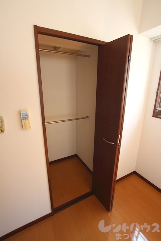 ヴァレーレ県庁前 収納