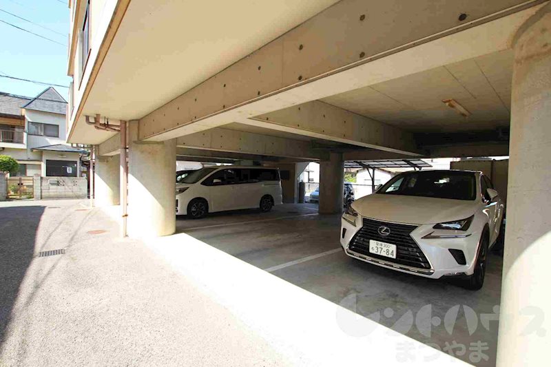 コーポ陽向 駐車場
