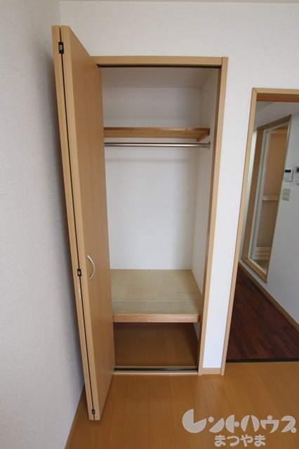 ハイツ島口 収納