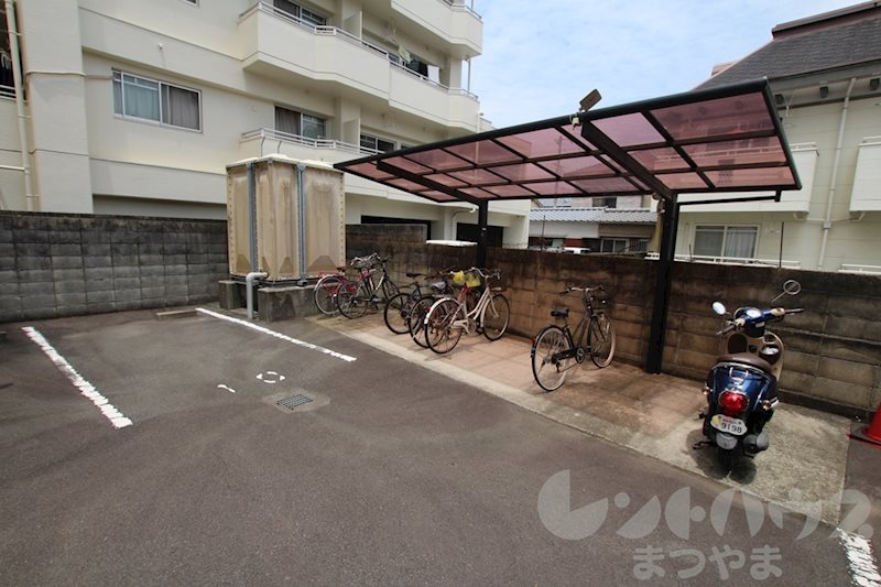 アスプラス山越 駐車場