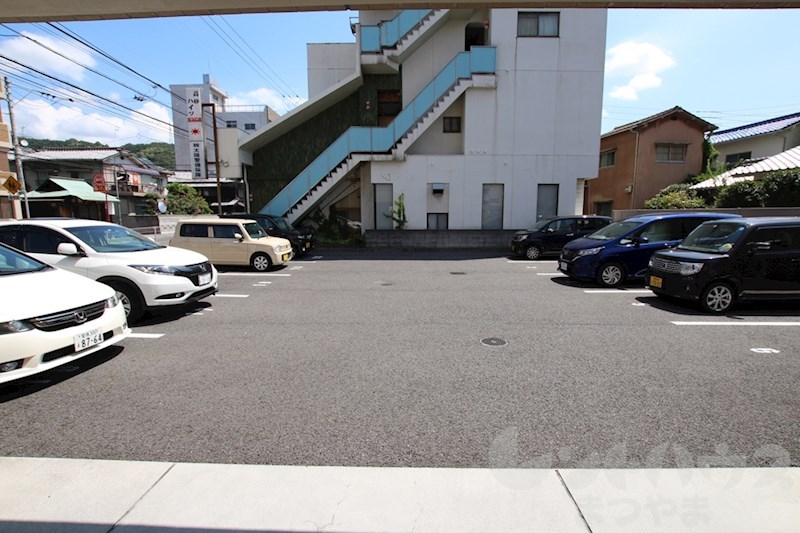 ing-αANNEX 駐車場