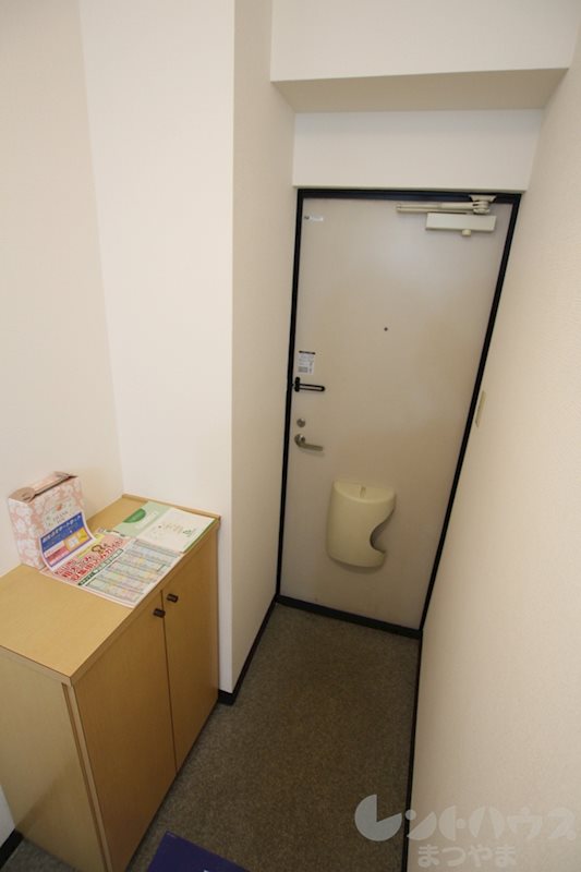 トキ本町ビル 玄関