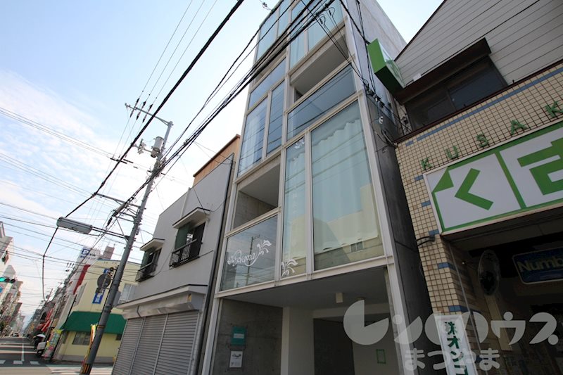 9CROSS 外観