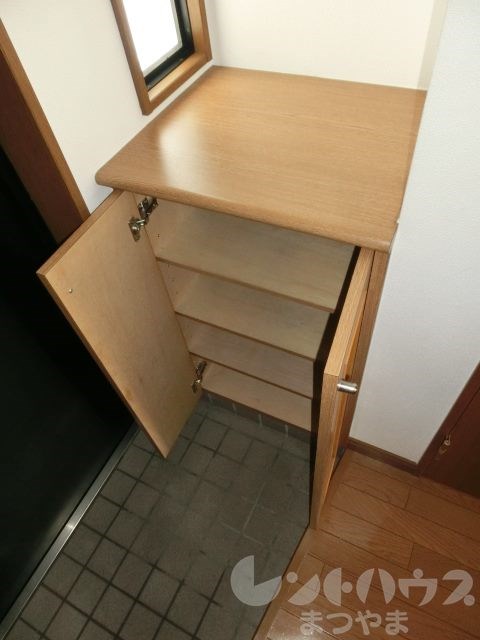 フローレスタ道後 収納
