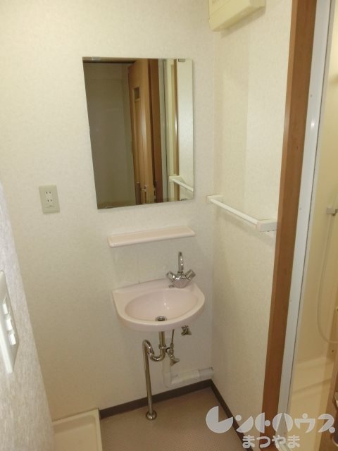 ベーラバン清水 洗面所