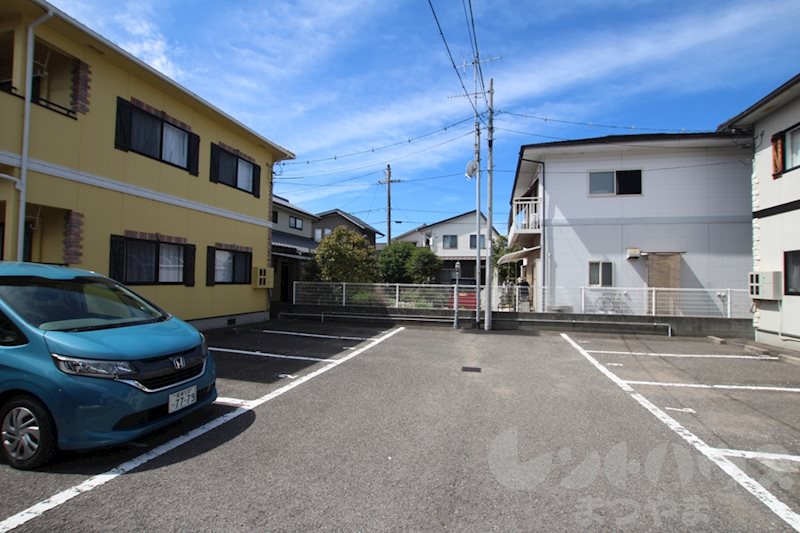 エッフェルハイツ 駐車場