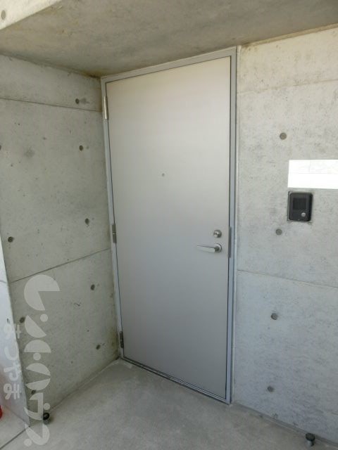 original box 28 玄関
