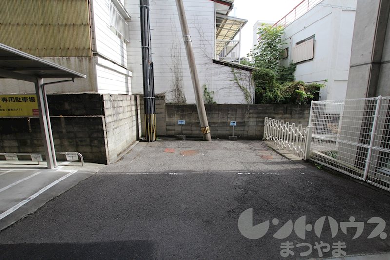 フィオーレ松山 駐車場