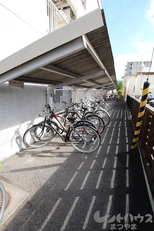 ビューハイツ島口 駐車場