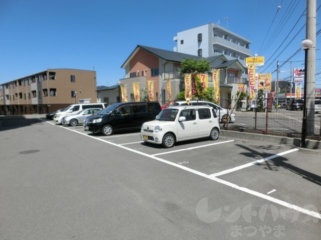 ジョイフルプラザ松末 駐車場