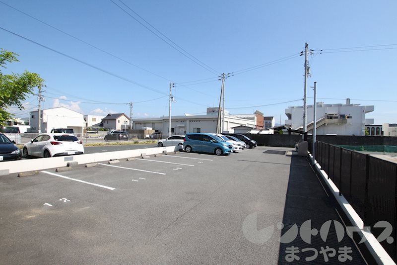 GREEN FOREST 駐車場