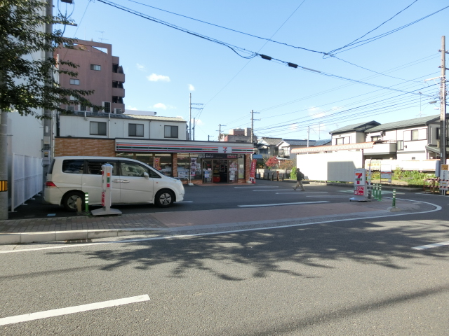 ドゥマンクレール コンビニ