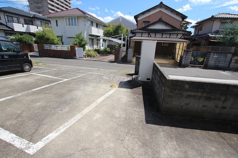 鷹子借家 駐車場