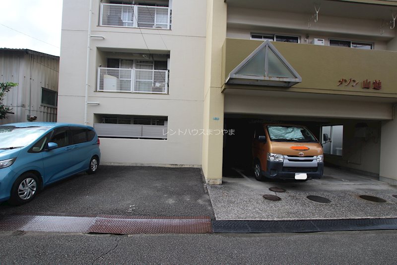 メゾン山越 駐車場